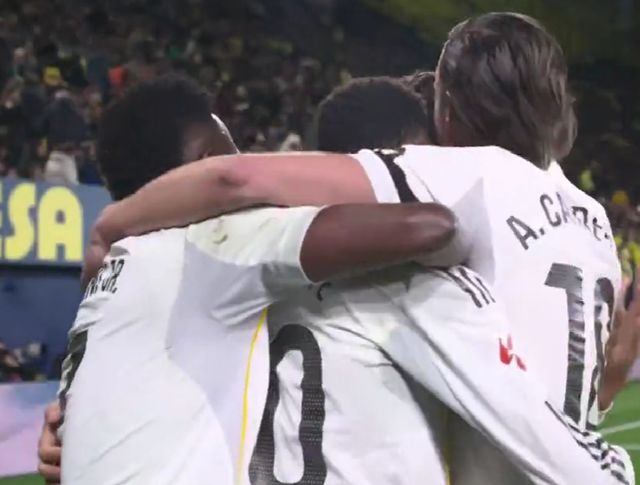 皇马新帅抱紧大腿！27岁巨星3场进5球，率队反超巴萨2分争冠生变