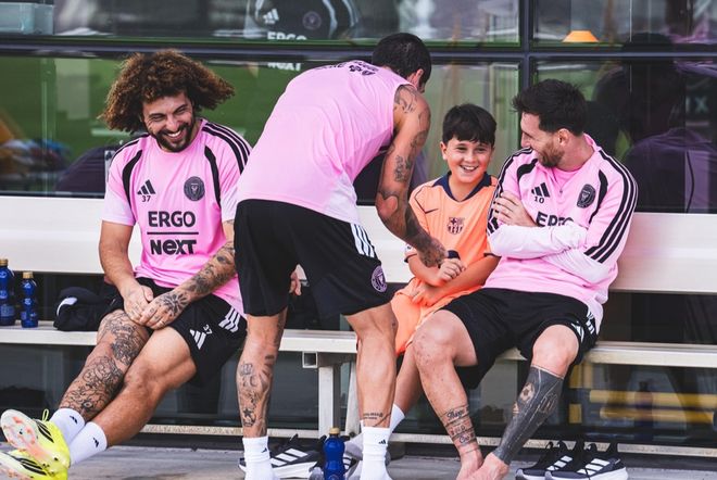 梅西还是巴萨球迷和会员！他几个儿子也喜欢巴萨！