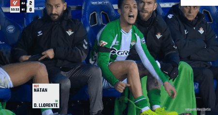 不满被换下，安东尼替补席暴怒