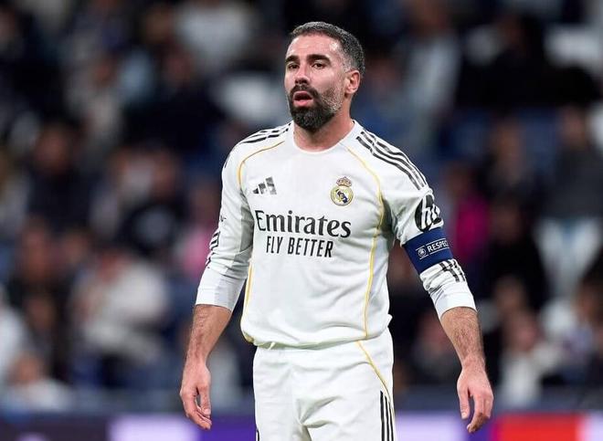 TA：皇马倾向本赛季维持现有阵容，卡瓦哈尔未来仍存不确定性