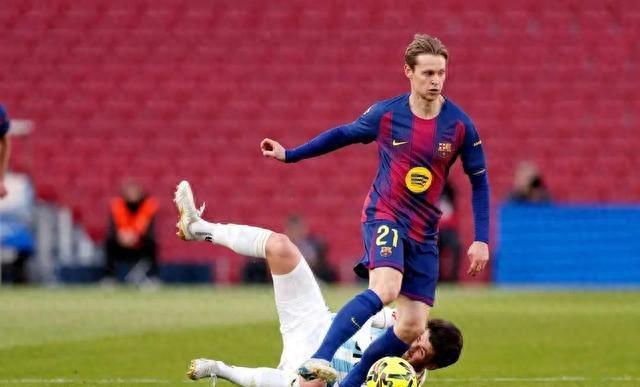 西甲疯狂夜！巴萨反超皇马登顶，马竞连胜冲刺榜首！