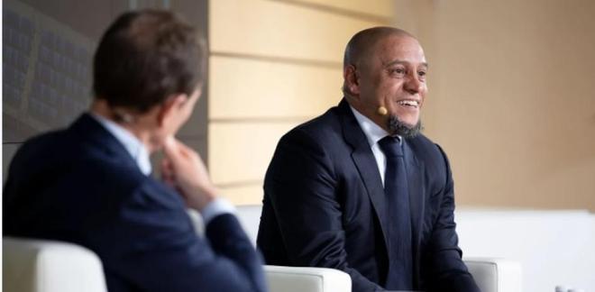 印象最深刻的队友?卡洛斯:路易斯-菲戈,他来皇马我很开心 印象最深刻的队友?卡洛斯:路易斯-菲戈,他来皇马我很开心