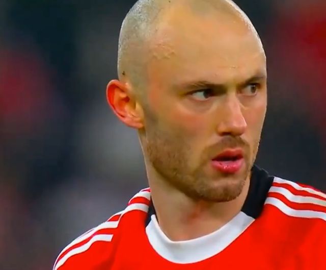 4-2！穆帅如同夺冠，本菲卡创奇迹：压哨进附加赛，皇马国米2选1