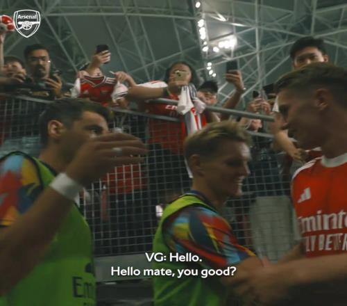 阿森纳晒约克雷斯与新队友见面视频，球员们与他拥抱表示欢迎