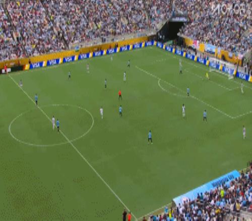 浪费机会，弗拉霍维奇单刀射门被埃德森扑出