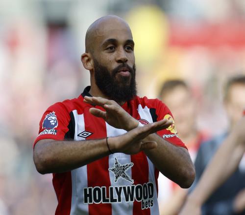 电讯报：曼联希望本周姆贝莫转会取得进展，可能还想签中卫