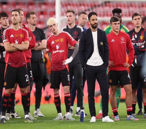 因斯：阿莫林三后卫战术不一定奏效五年前曼联还在赶超曼城红军