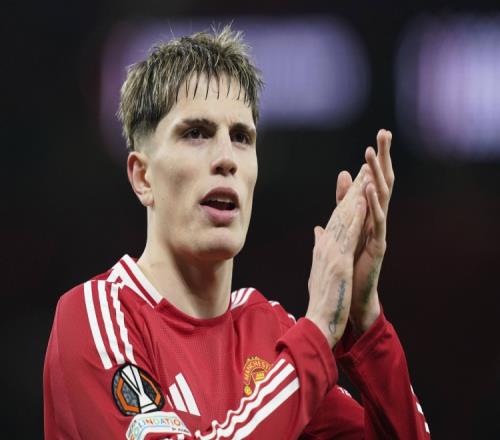 记者：加纳乔甚至没获得一个告别的机会，这样的结局令人悲哀