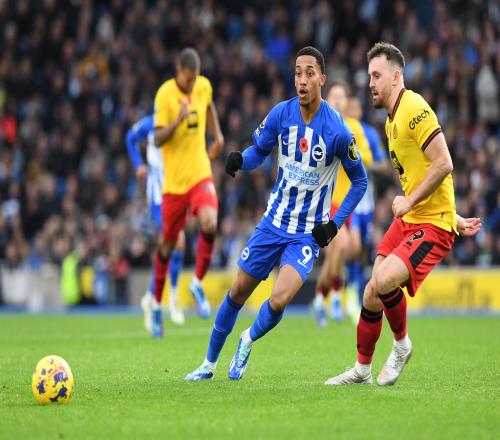 TA：布莱顿前锋若昂佩德罗与范赫克发生口角，因此缺战利物浦