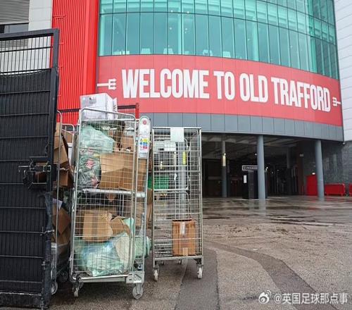 鼠鼠卷土重来！邮报：曼联主场包厢内发现老鼠粪便，卫生评级再跌