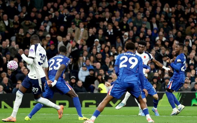 切尔西掀翻劲敌：7场6胜，联赛积分超越曼城，追平曼联