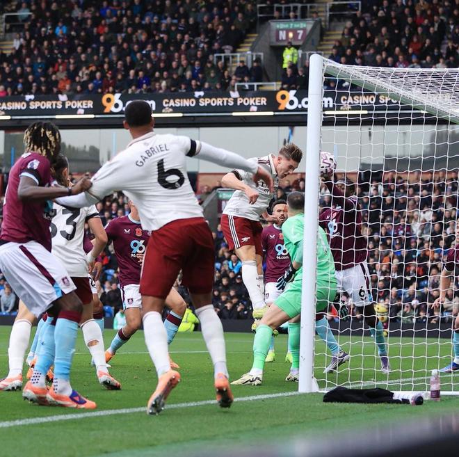 加布里埃尔英超生涯已直接参与21球，为同期中卫最多