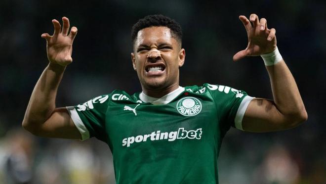 记者：切尔西在努力引进罗克，曼联也在关注他的情况