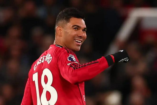 英媒：卡塞米罗可能续约留队，但现有超30万镑的周薪需要降低