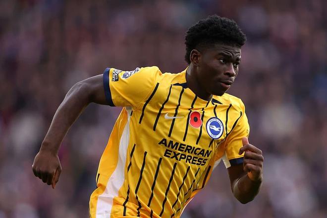 记者：曼联一月不打算买中场，已为明夏锁定多名引援目标