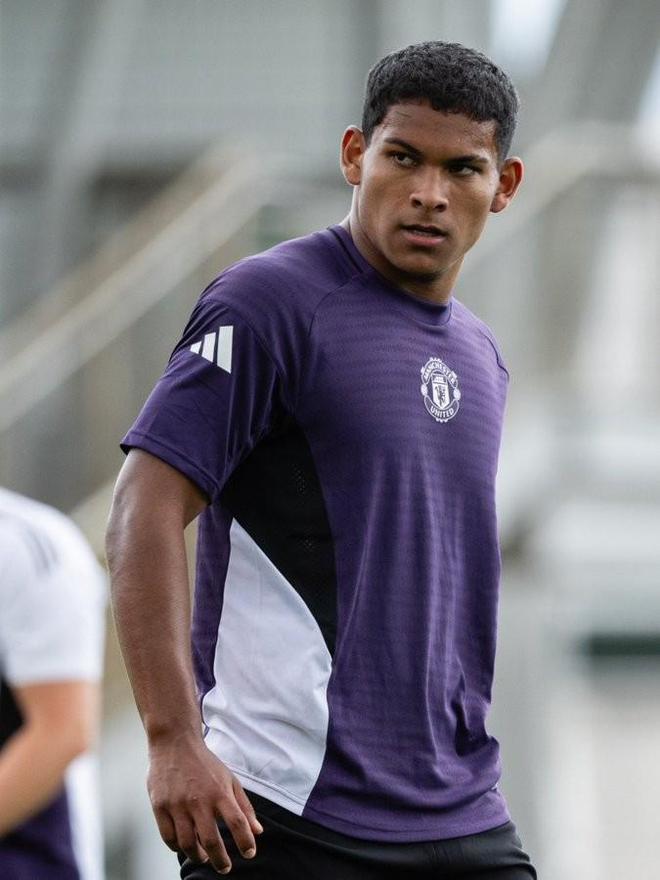 记者：迭戈-莱昂或将在下个转会窗口被曼联租借出去