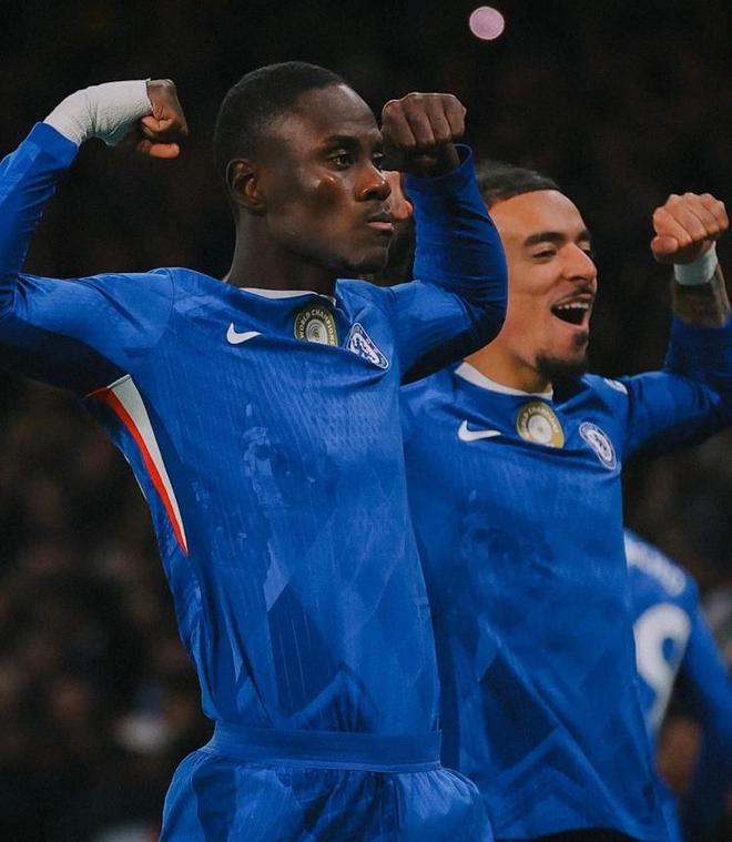 英超榜首战！十人切尔西1-1阿森纳主场7年不胜，马雷斯卡炮轰主裁