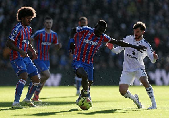 客场翻盘！曼联2-1逆转告捷，终结三轮不胜，排名重回英超前十！