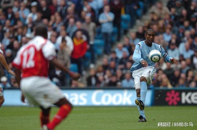 黑又硬代表，快如闪电，壮如岩石，英超效力15年，国家队出场0次