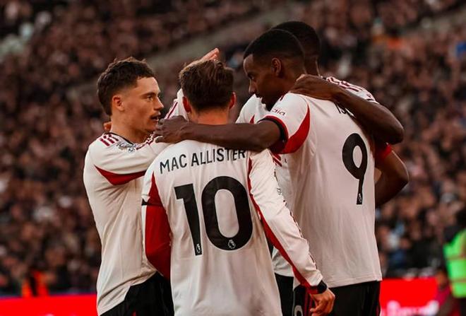 利物浦最近10场对阵西汉姆联9胜1平保持不败，进28球丢7球