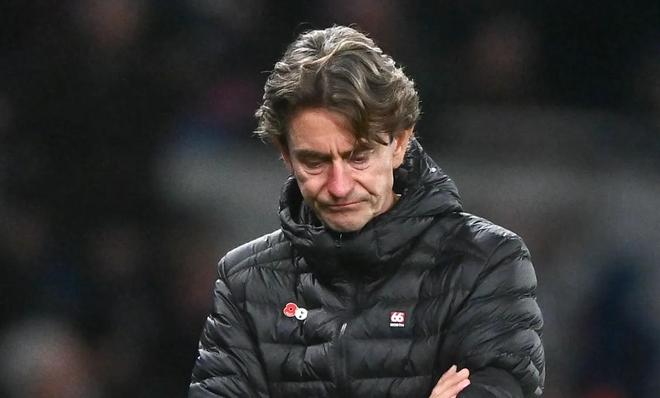 太阳报：弗兰克频繁在赛前和赛中变阵，热刺球员日益不满