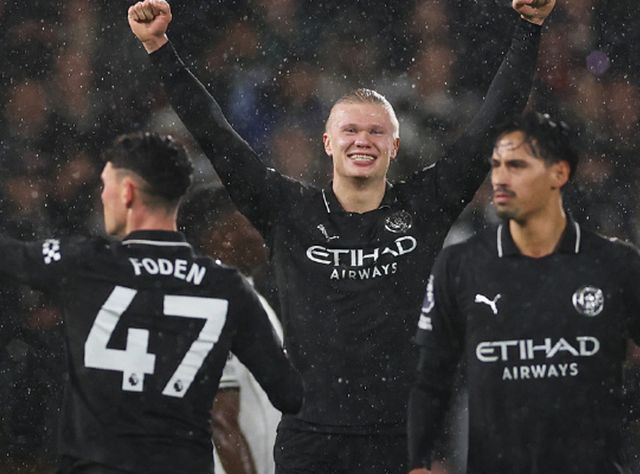 一场5-4！让英超争冠又乱了：曼城2连胜+差榜首2分，或逆袭阿森纳