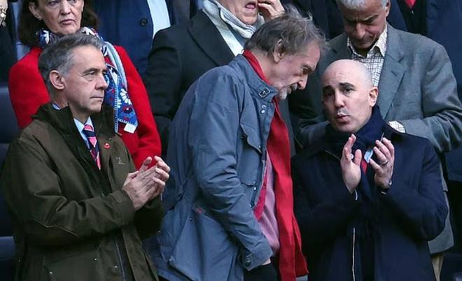 邮报：曼联CEO贝拉达今年将恢复圣诞派对，员工对此表示欢迎