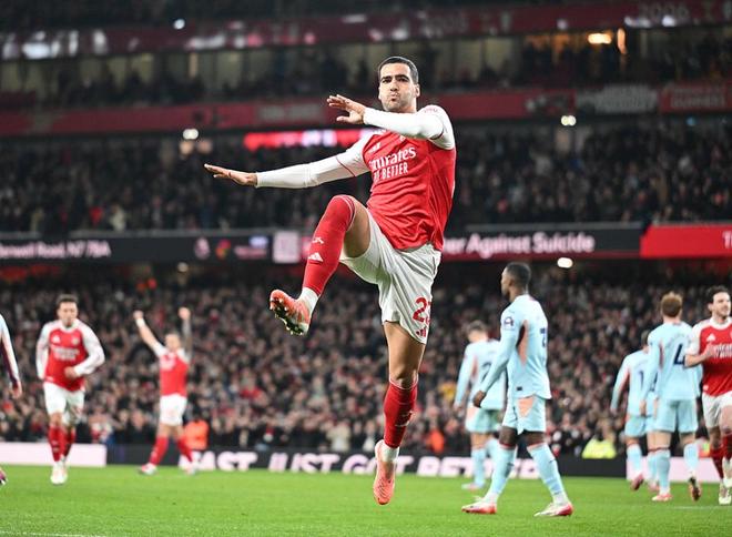 英超综述：阿森纳5分领跑 切尔西利物浦翻车不胜 维拉6连胜升第3