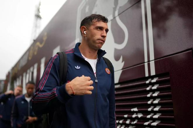 埃梅里谈大马丁被临时撤下首发：他后背疼，甚至无法正常热身