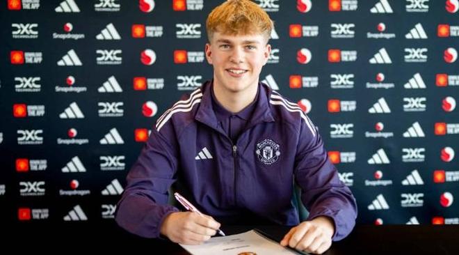 官方:曼联签下德比郡16岁青训门将查理-哈迪 官方:曼联签下德比郡16岁青训门将查理-哈迪