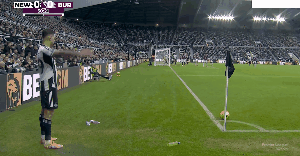 吉马良斯角球破门，纽卡2比1伯恩利