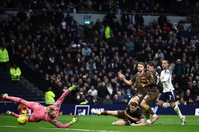 TA：热刺凭强势进攻迎来反弹，弗兰克战术奏效重建球迷信任