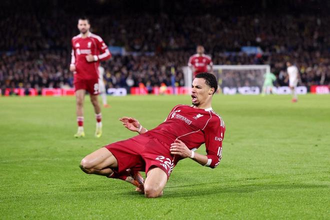 自西塞以来，埃基蒂克是首位为利物浦英超梅开二度的法国球员