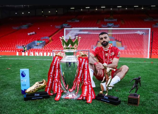 继续施压，萨拉赫社媒主页置顶5月夺冠后同多项奖杯的合照