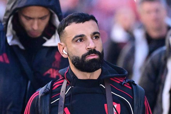 10轮仅2胜！英超冠军内讧，头牌采访开炮+逼宫主帅下课：有他没我