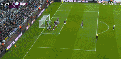 半场：纽卡2-0伯恩利，吉马良斯角球破门，戈登点射，皮雷斯染红