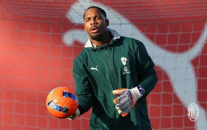 记者丨迈尼昂现在想要800万欧续约年薪 记者丨迈尼昂现在想要800万欧续约年薪