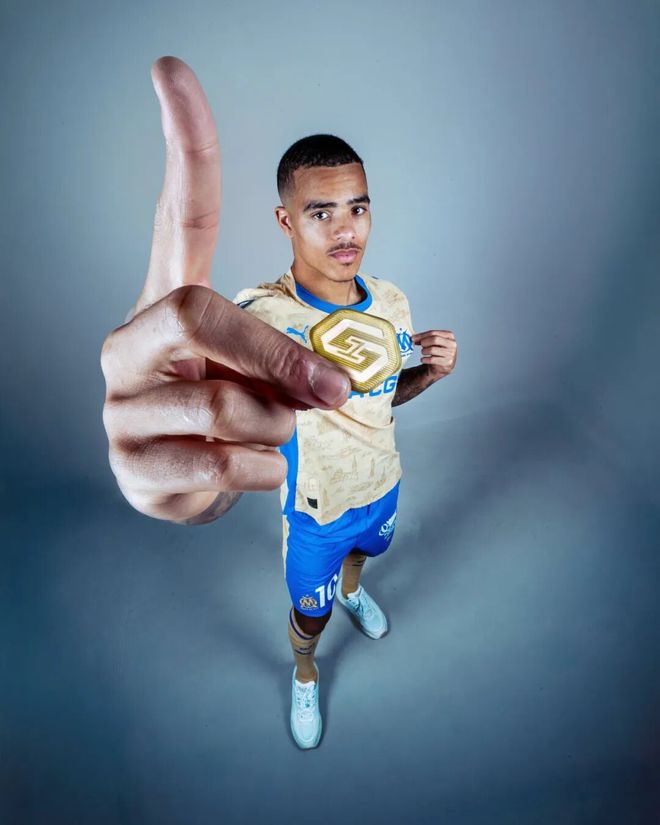 曝沙特欲1亿签青木,若成交曼联坐收3700万!但还需给另一队分成 曝沙特欲1亿签青木,若成交曼联坐收3700万!但还需给另一队分成