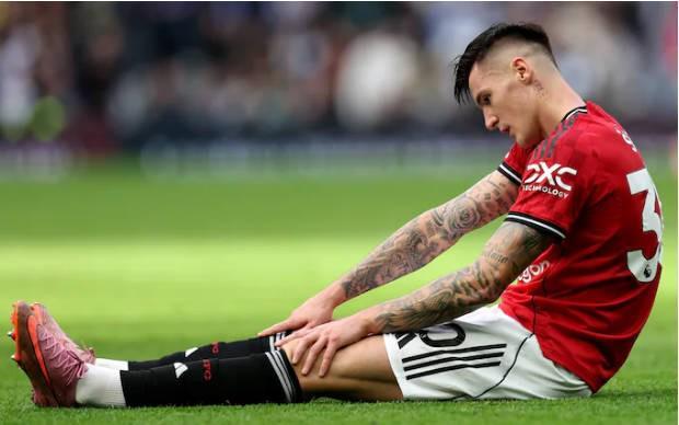 曼晚:谢什科不太可能出战狼队,但有机会在周末回归 曼晚:谢什科不太可能出战狼队,但有机会在周末回归