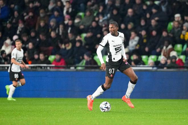 记者：利物浦球探已经多次考察雷恩后卫雅凯，管理层很欣赏他