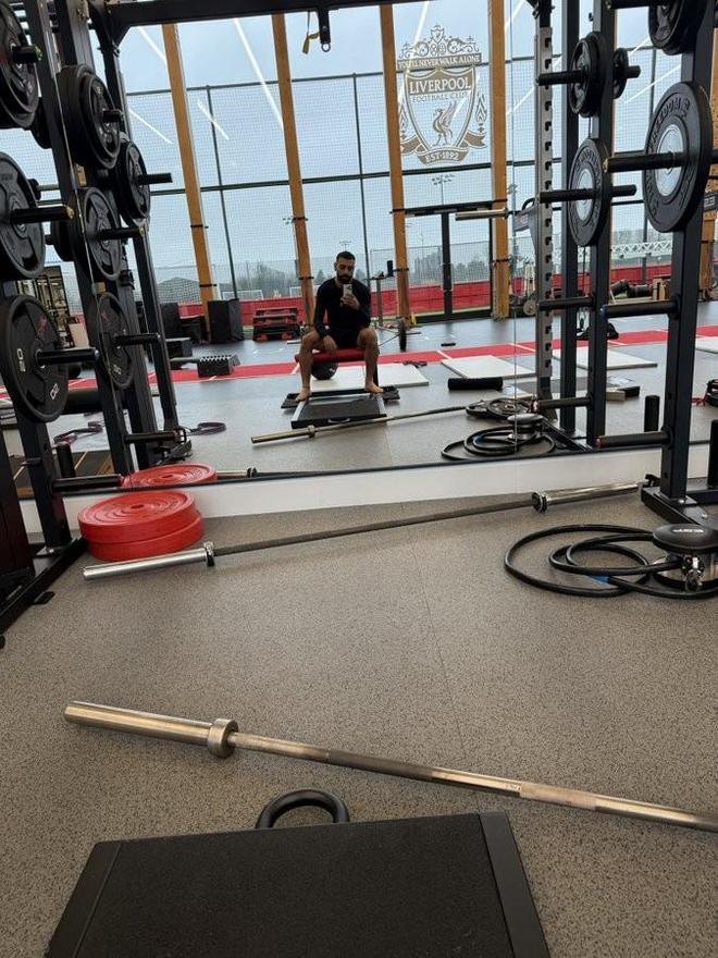 未随利物浦出征米兰，萨拉赫晒在俱乐部健身房训练照