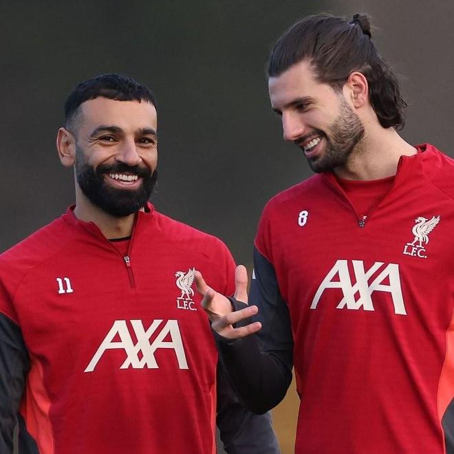 萨拉赫照常参加利物浦训练备战，和队友有说有笑