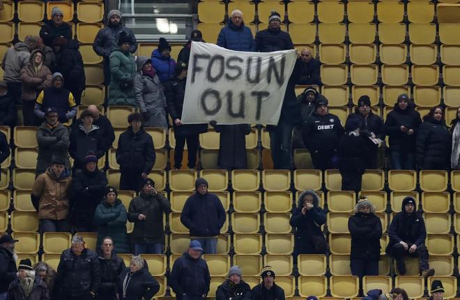 比赛第15分钟才入场，狼队球迷将在对阵曼联时抗议复星国际