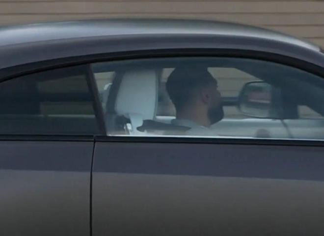 天空：萨拉赫在上午9:30抵达训练基地，斯洛特更早抵达