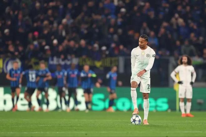 TA：蓝军在比赛后段表现得粗心大意；马雷斯卡的换人有待商榷