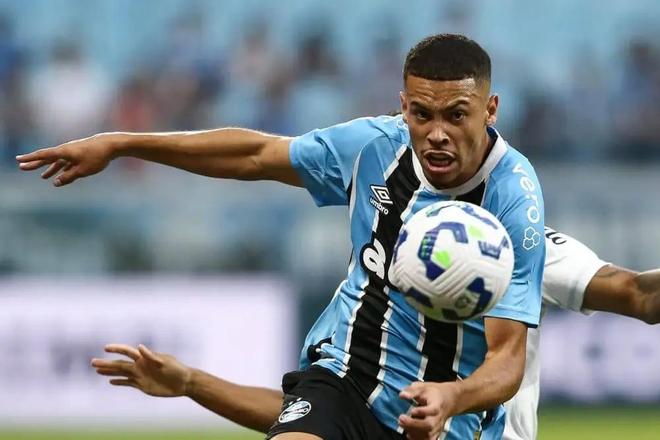 补强锋线，TA：维拉正在探讨引进格雷米奥前锋阿利松的交易