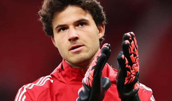 帕克：曼联买拉门斯是质的提升，跟奥纳纳相比他太像个门将了