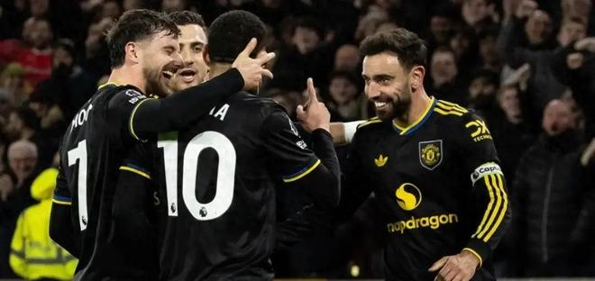 随着曼联4-1，英超积分榜更新！红魔重回前6，首尾分差高达15倍！