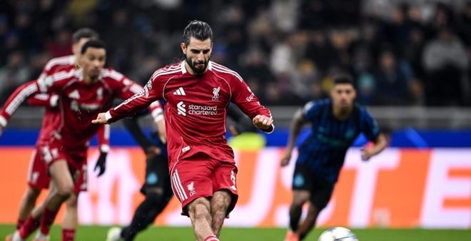 遭争议点杀！国米将帅怒斥不公，名宿：判罚可耻，范戴克手球逃点