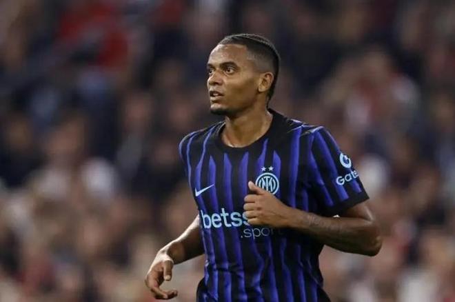 冷静客观！三冠铁卫谈国米队友送点：关键是别给裁判判罚点球机会